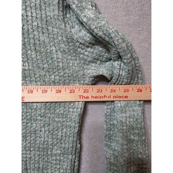 Democracy Women's Large Sage Green Waffle Knit Twist Front Long Sleeve Top - Picture 10 of 10